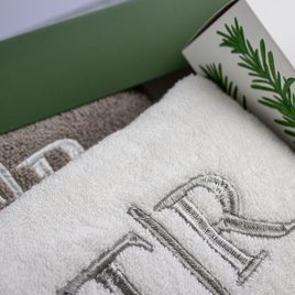 Kit Lavabo com 2 Toalhas de Rosto Personalizáveis com Iniciais + 1 Sabonete Líquido Alecrim